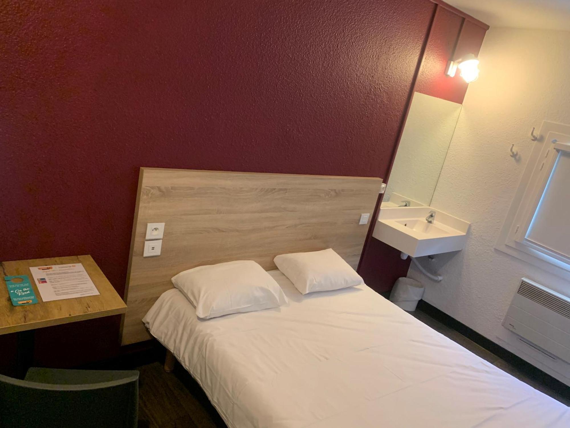 Tandem Room Shared WC