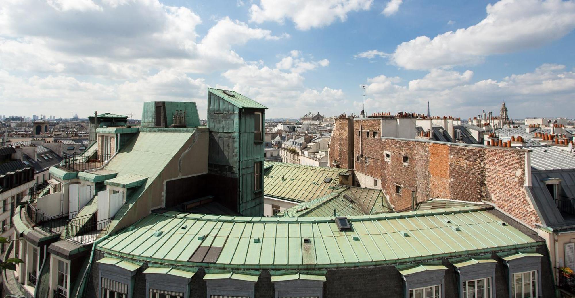 Deluxe Room Panoramic City View terrace