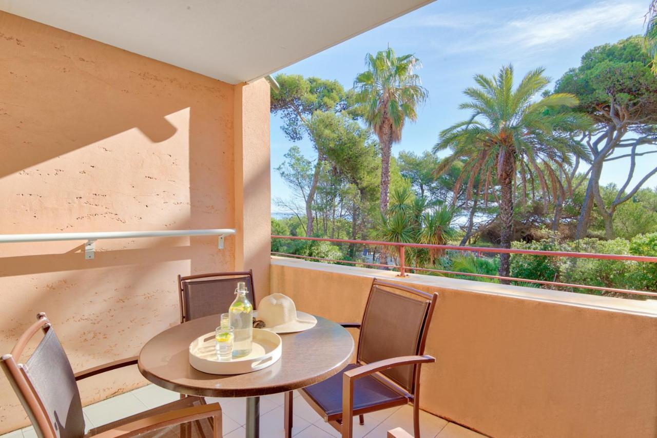 One-Bedroom Apartment Terrace or Balcony Garden View