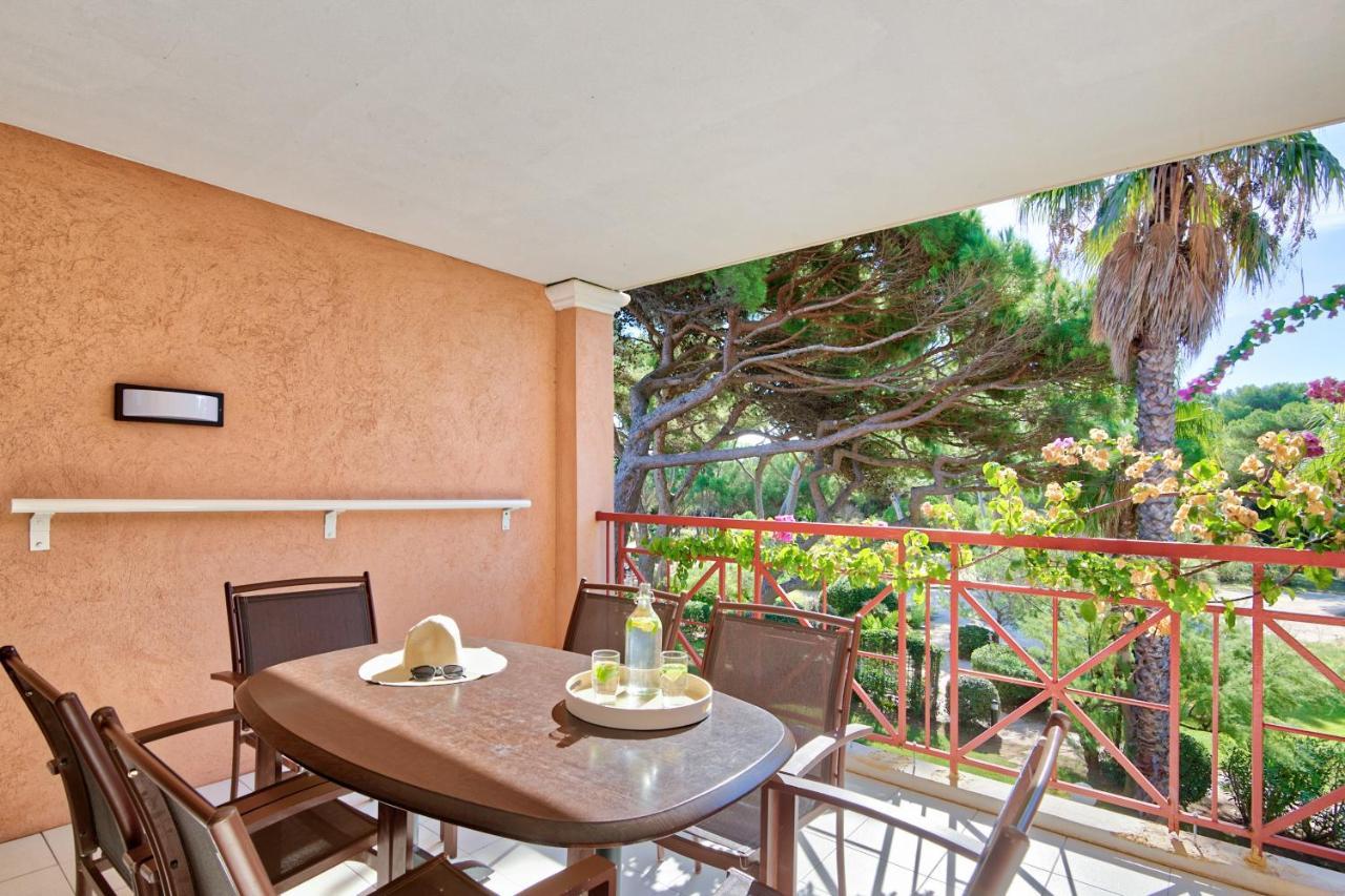 One-Bedroom Apartment Sleeping Alcove Terrace or Balcony Garden View