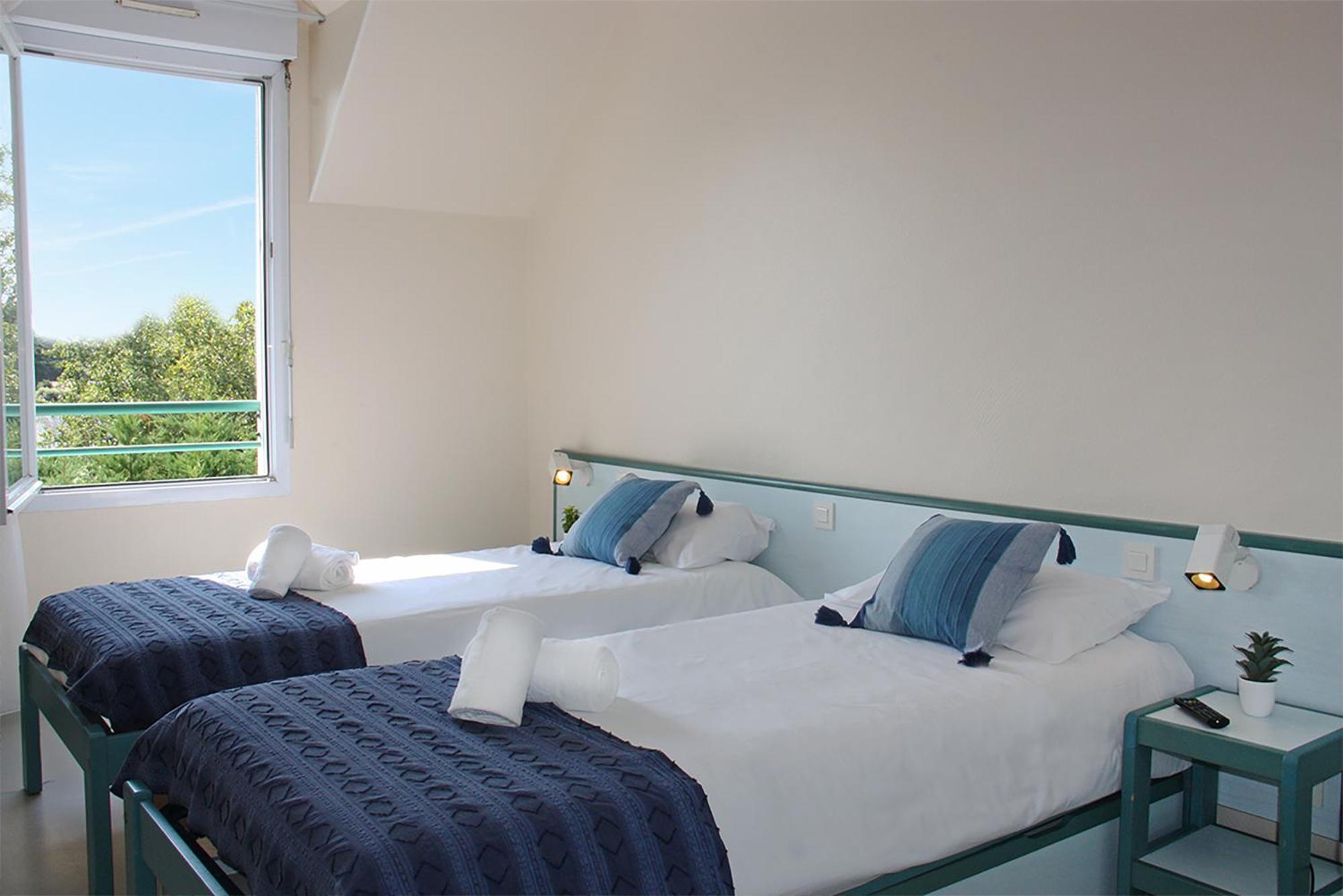 Twin room trundle beds