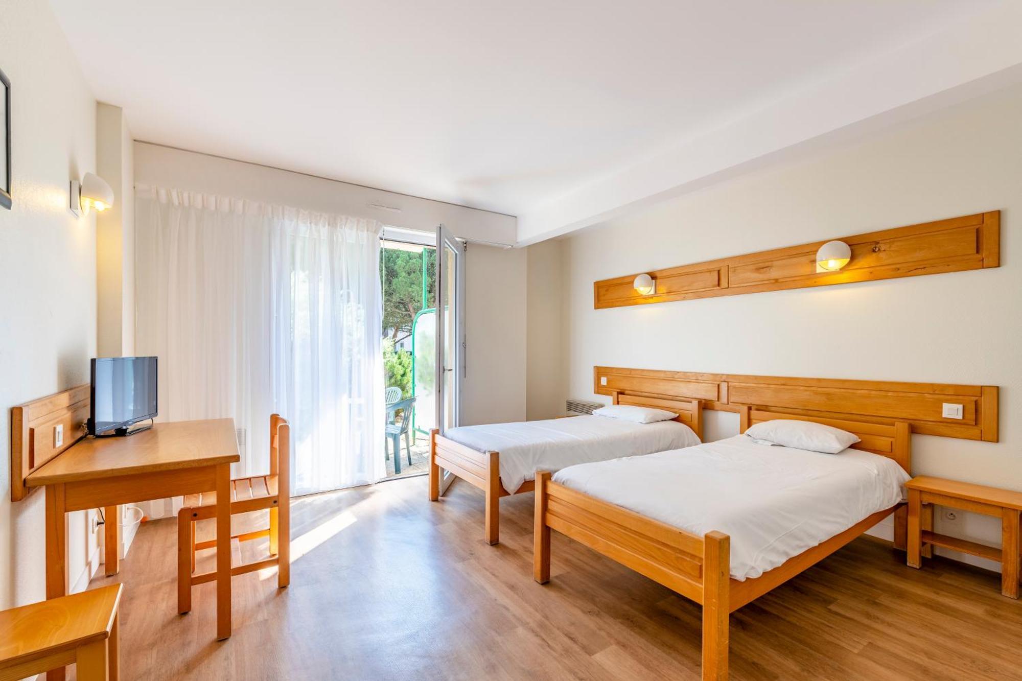Twin room trundle beds