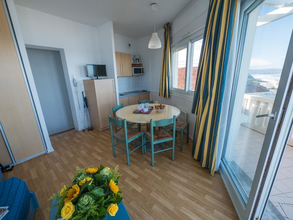 One-Bedroom Apartment Sea Side