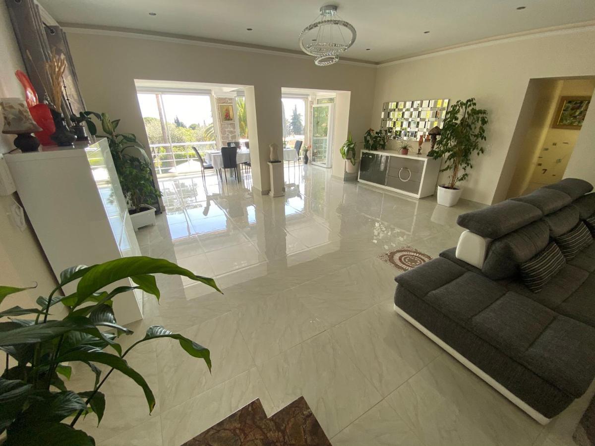 Deluxe Villa