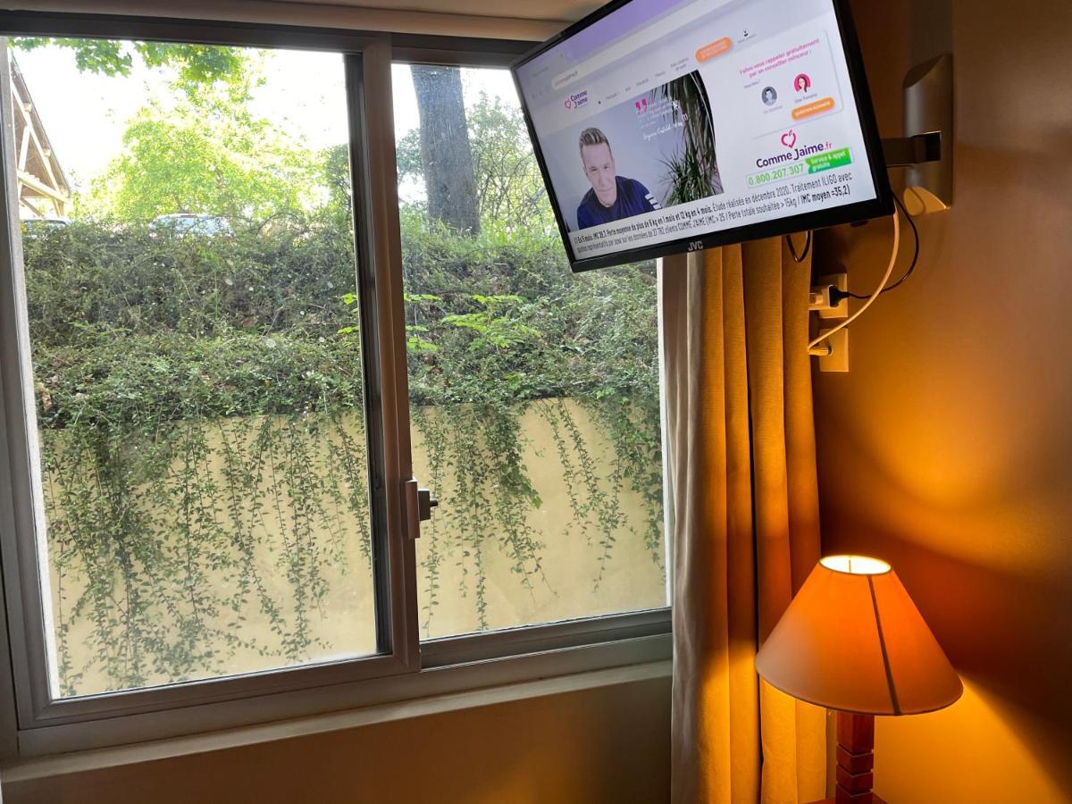 Budget Studio Kitchenette Garden Level