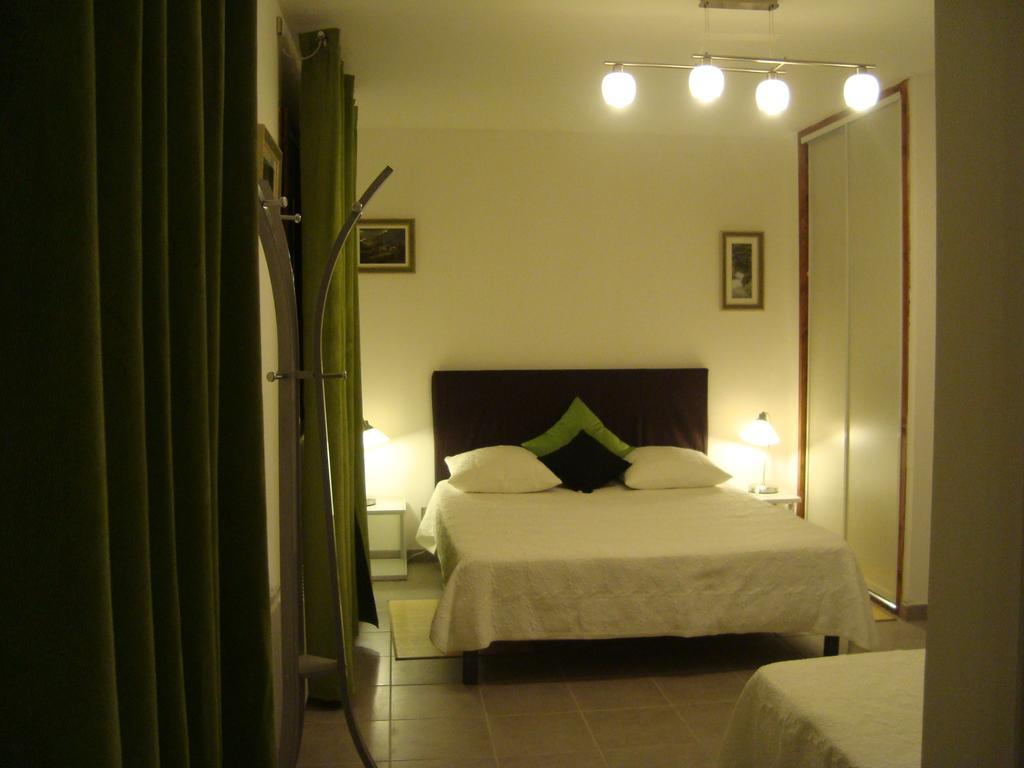 Triple Room Shower