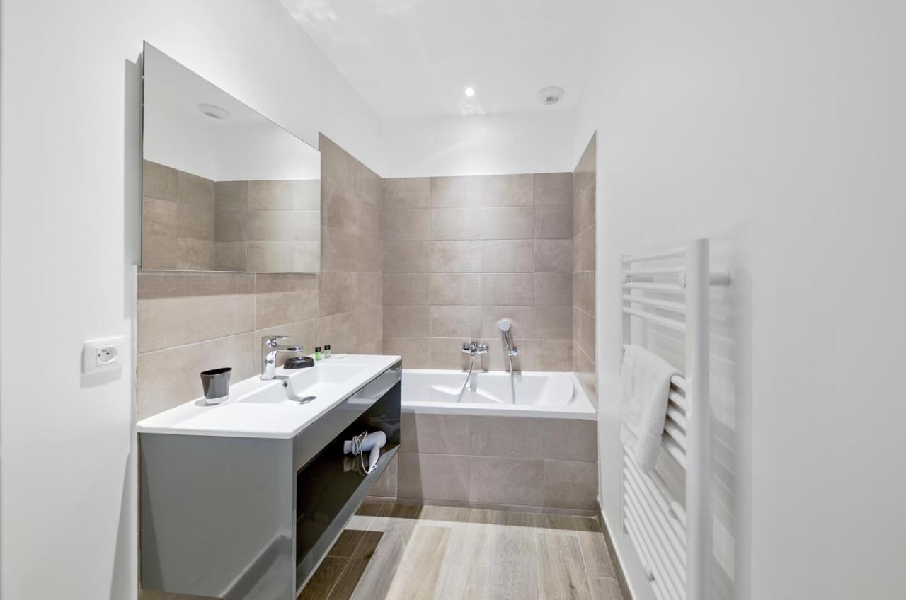 Three-Bedroom Duplex House Air Conditioning 4m Private Pool Terrace