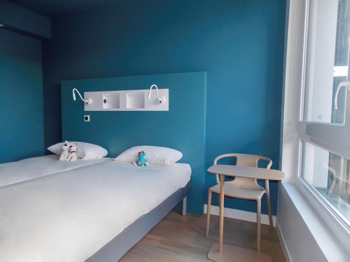 Standard Twin Room Retractable Bed