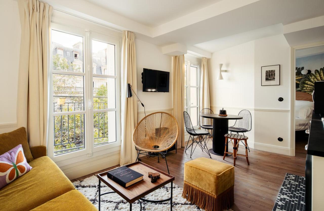 Deluxe One-Bedroom Apartment City View