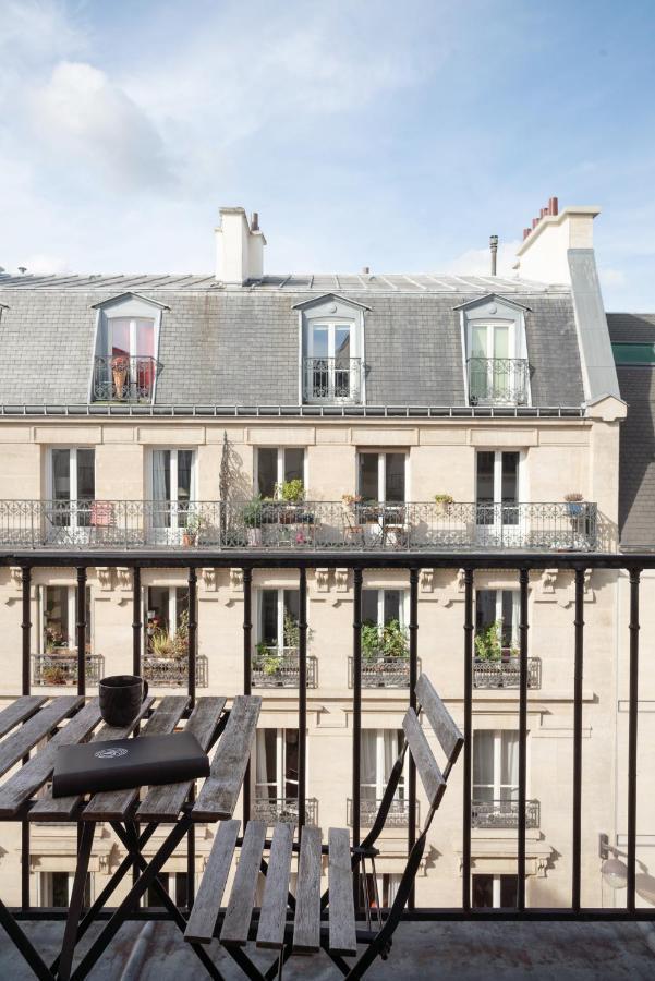 Superior double room balcony top Eiffel tower view