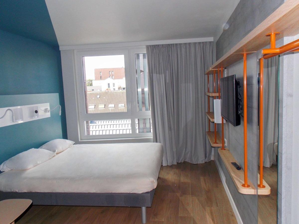 Standard Double Room Retractable Bed