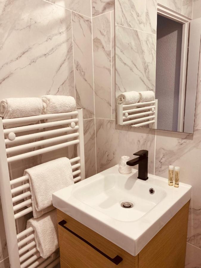 Double Room Private Bathroom