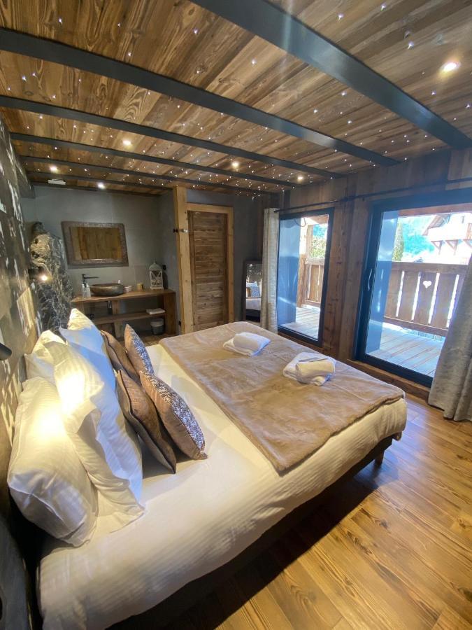 Deluxe Double Room Shower