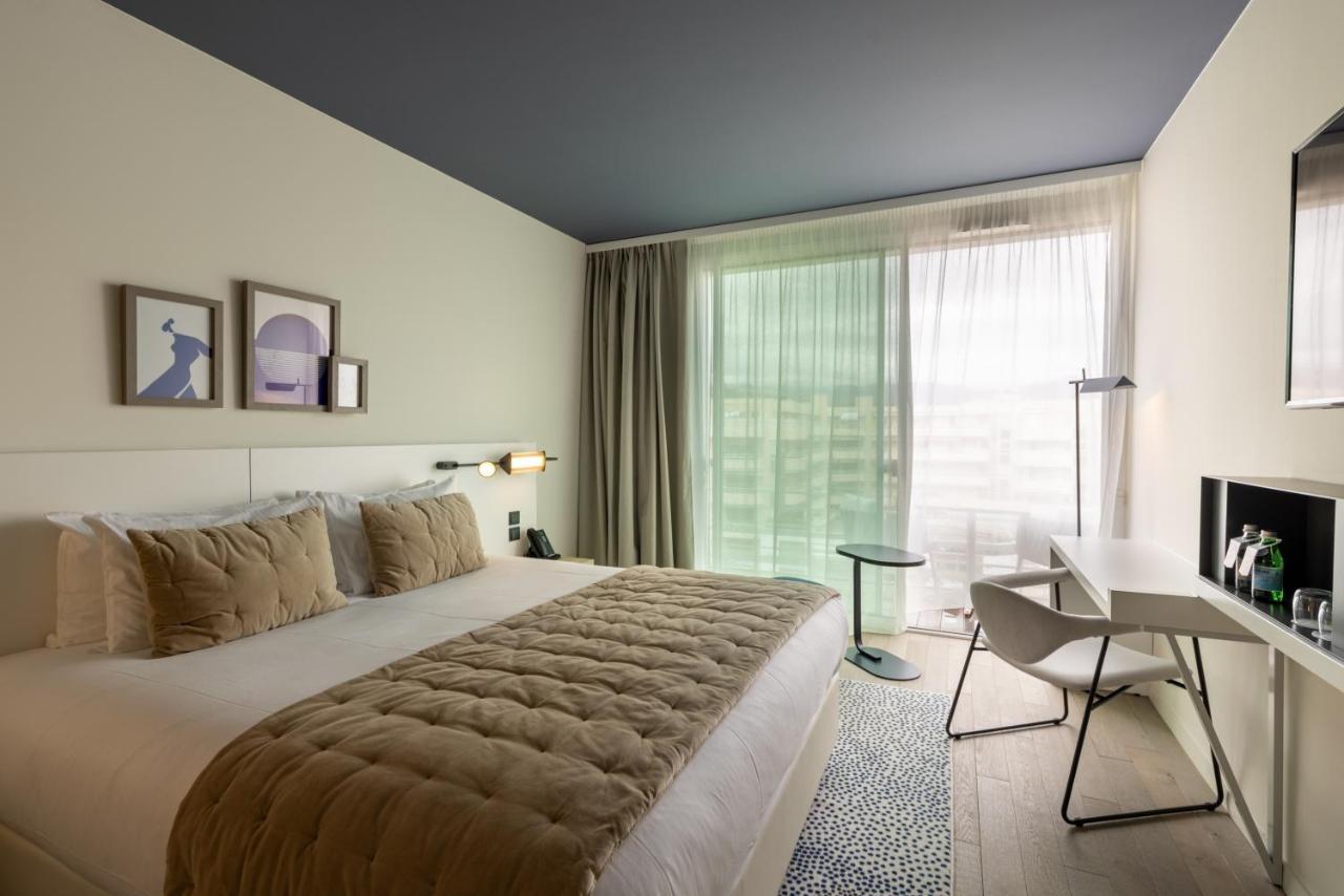 Standard King Room Mountain City View