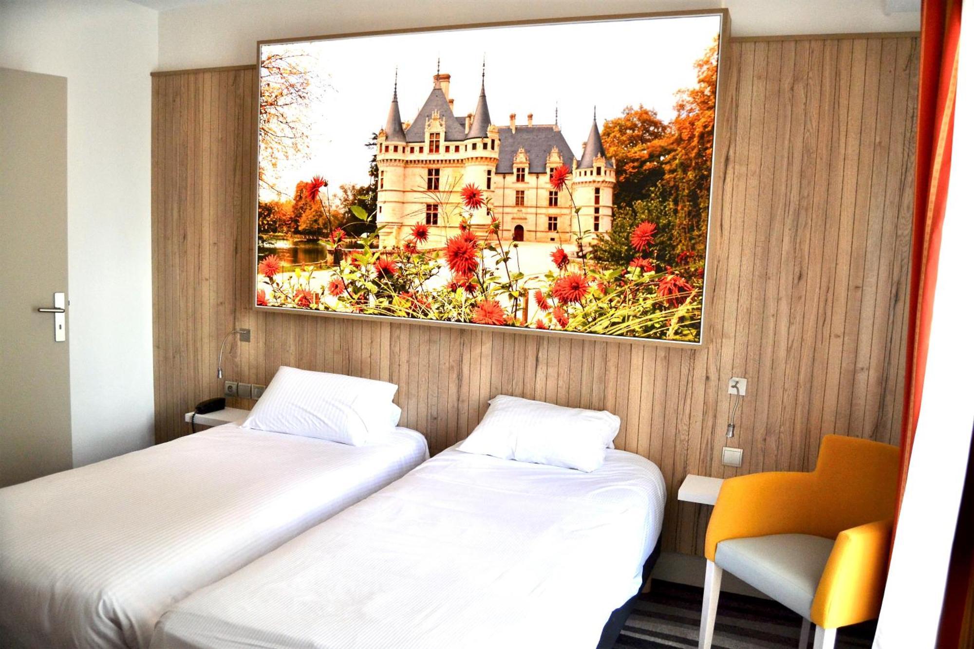 2 Single Beds