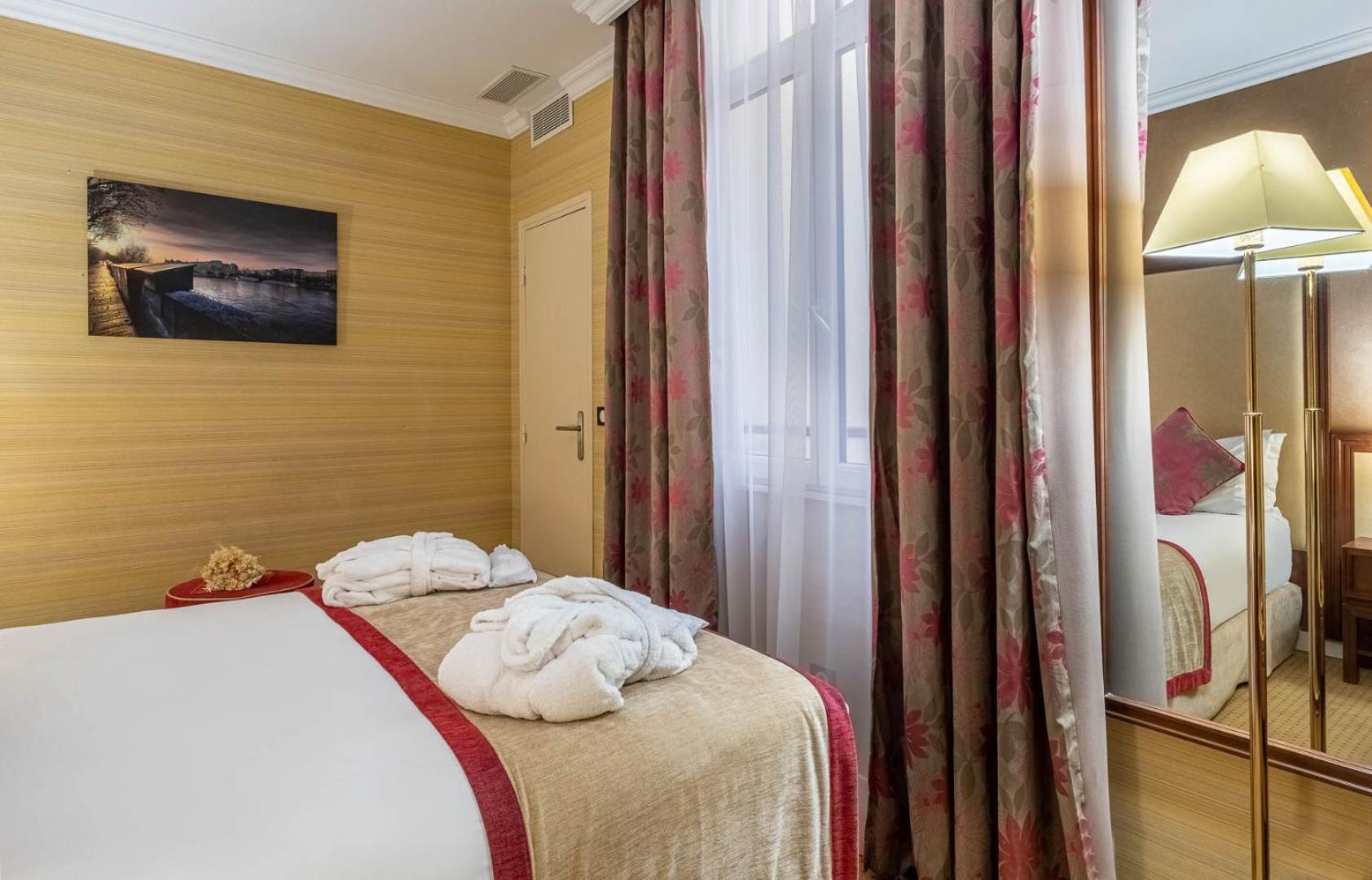 CLASSIC COMFORT Double Room – Courtyard view