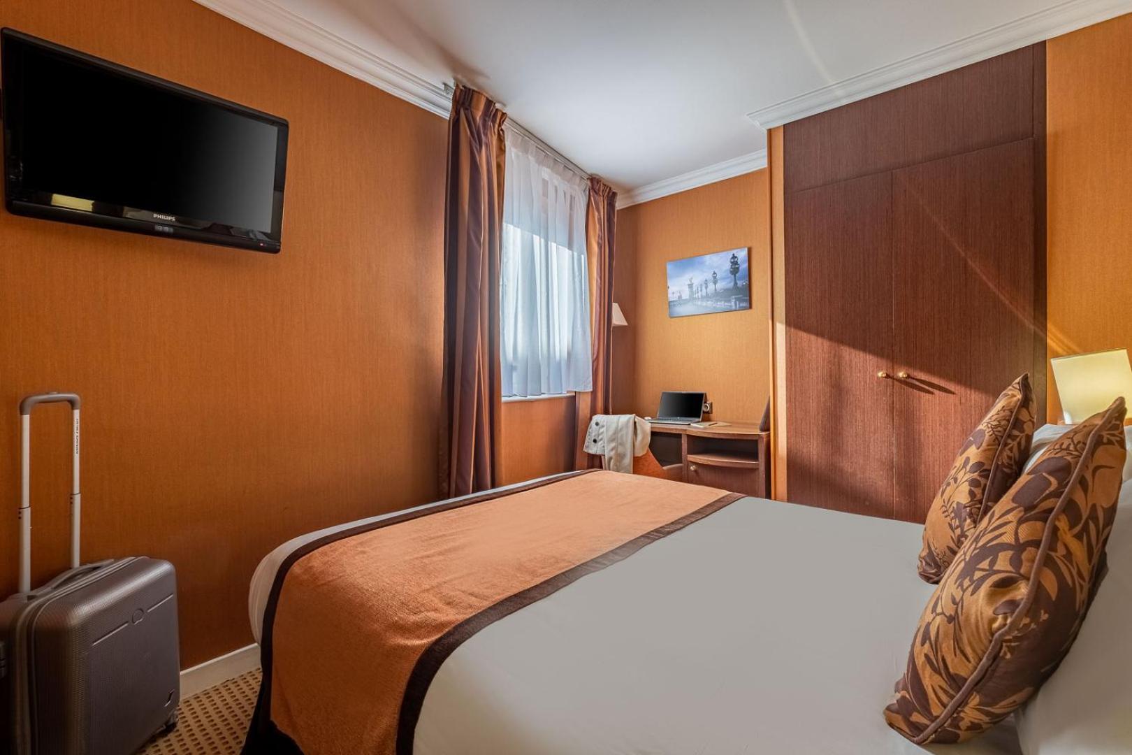 SUPERIOR Double Room – Courtyard View
