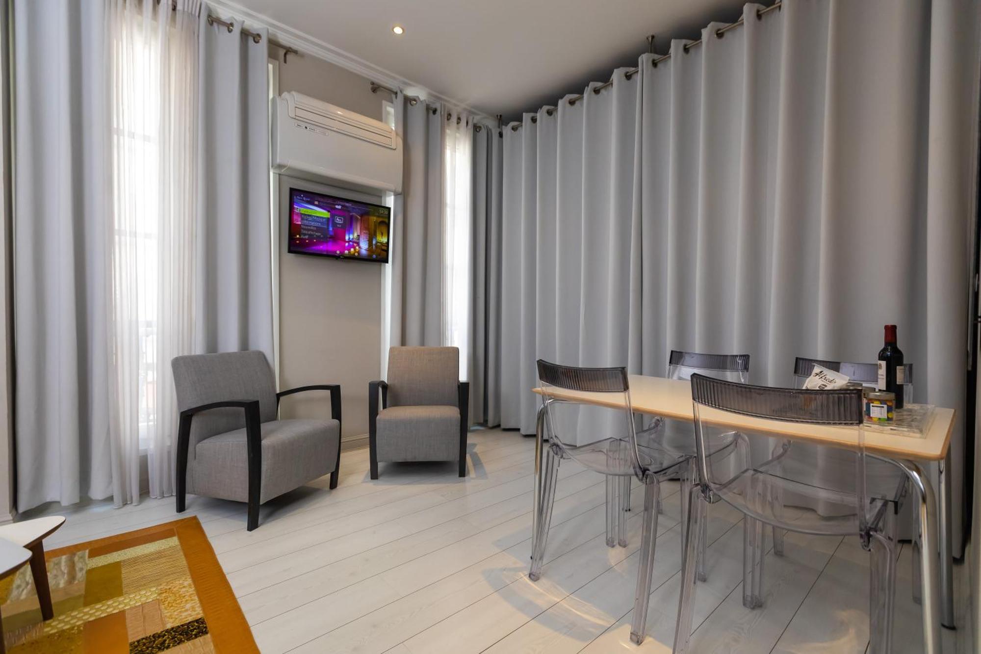 One-Bedroom Suite Le Charmeur