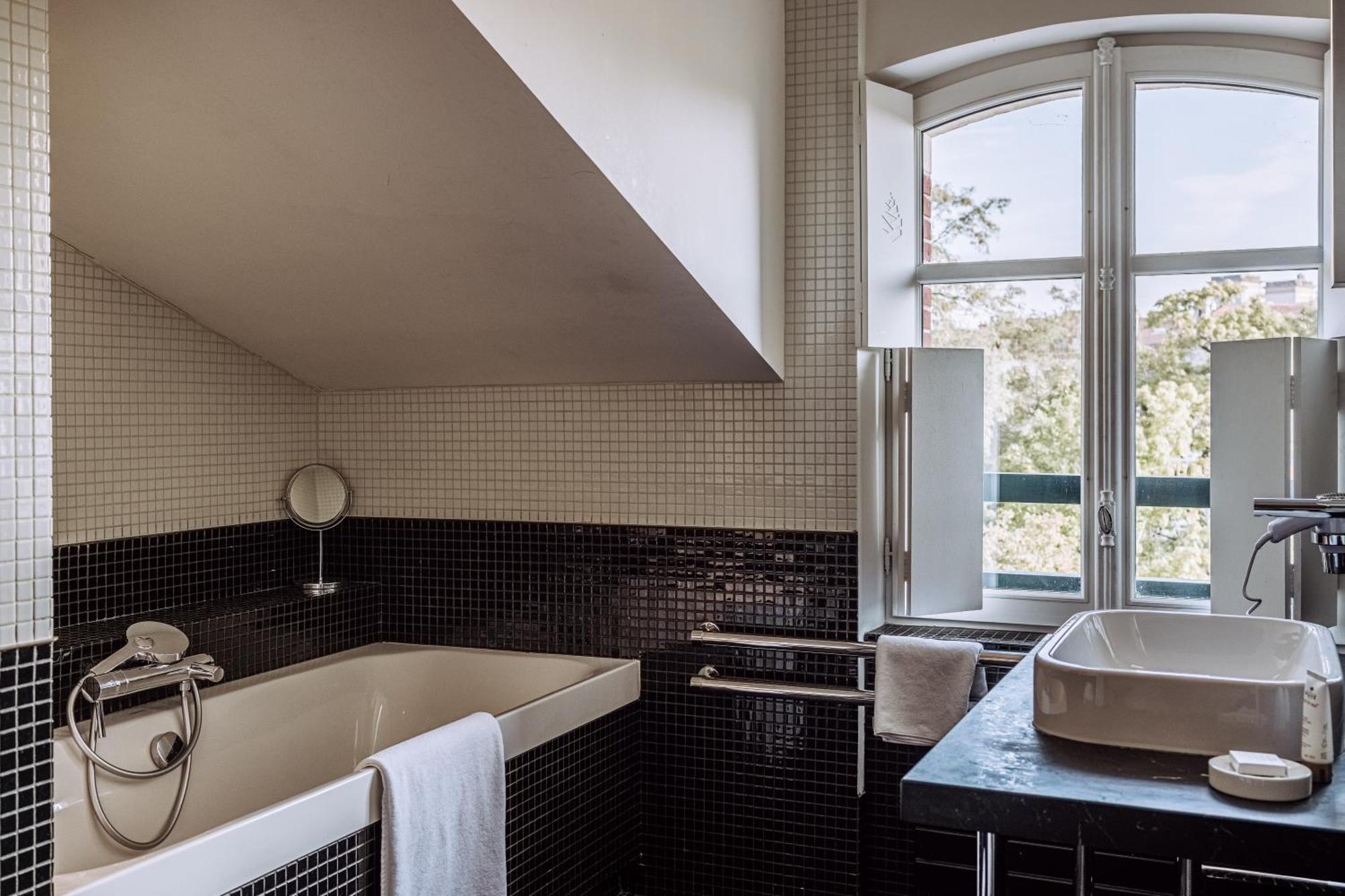 Deluxe King Suite