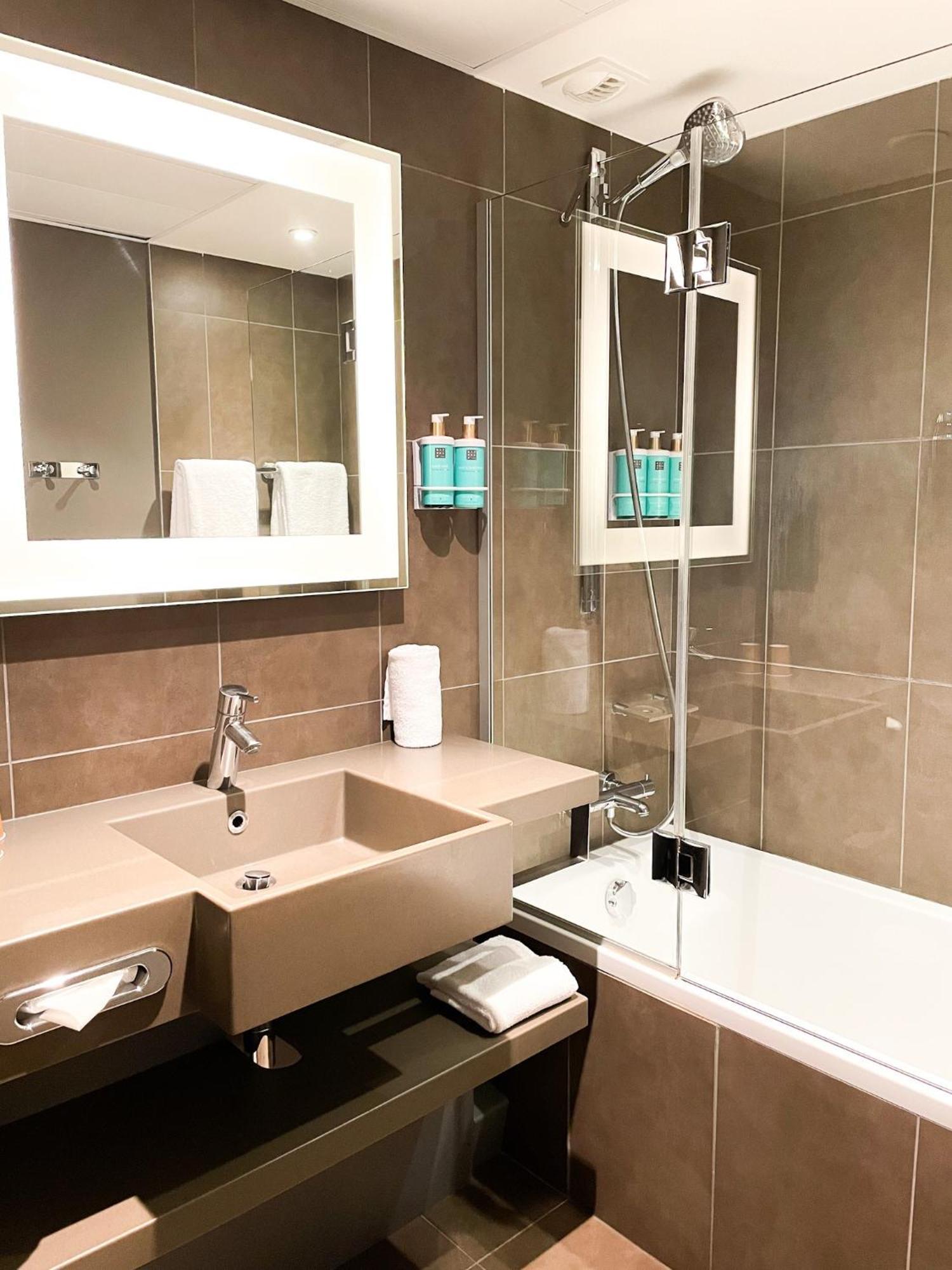 Classic Room 1 Double Bed 2 Single Beds
