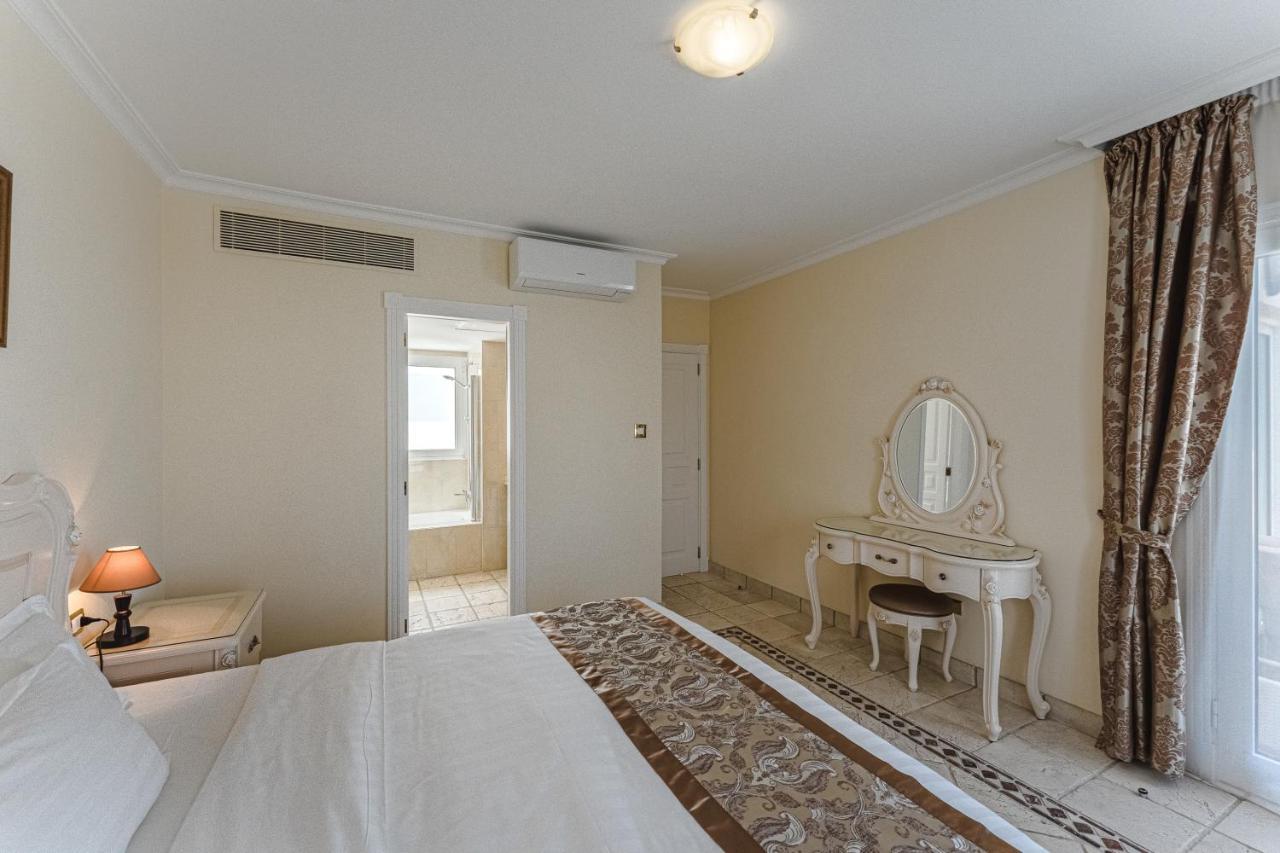 Comfort Triple Room Shower