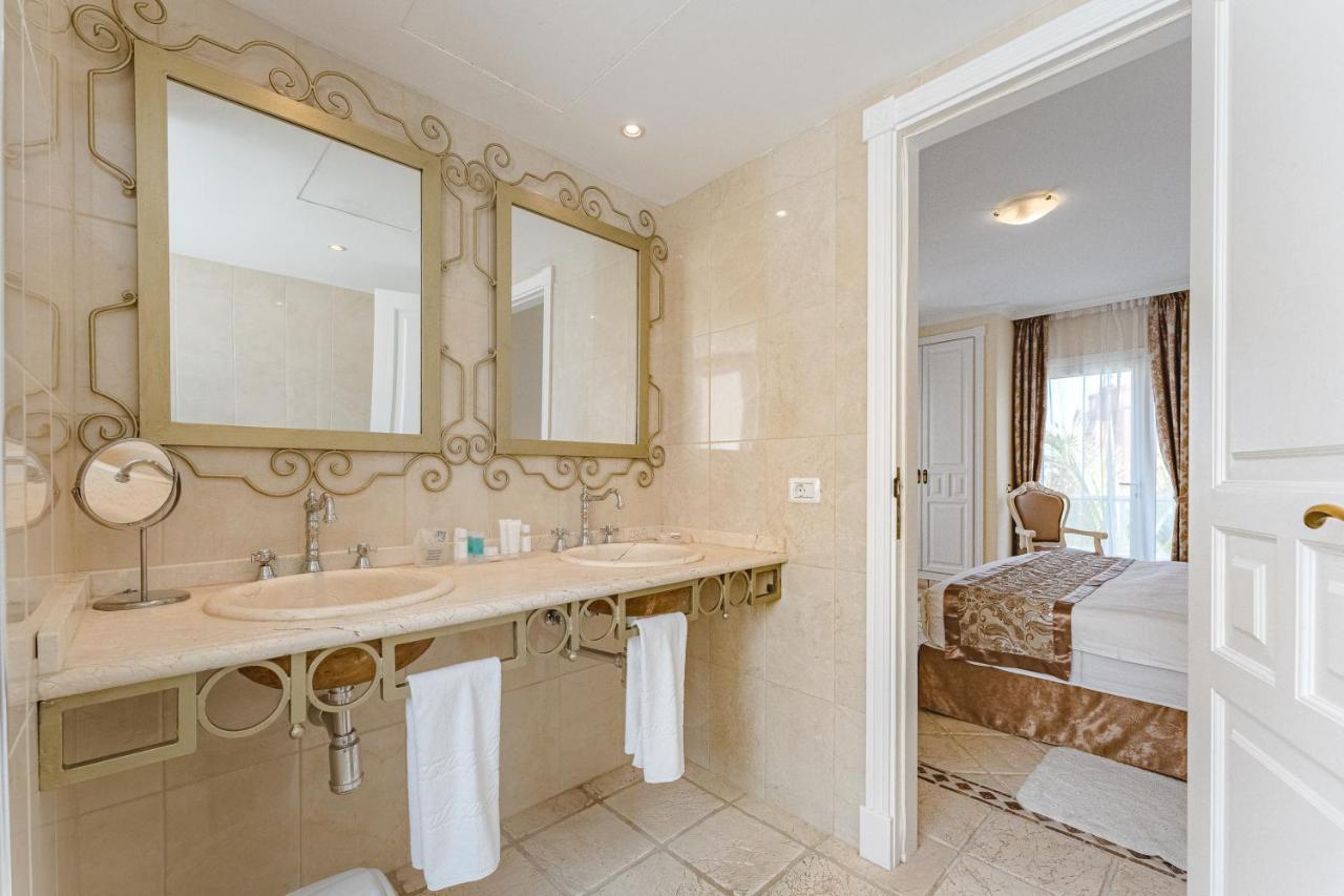 Comfort Triple Room Shower