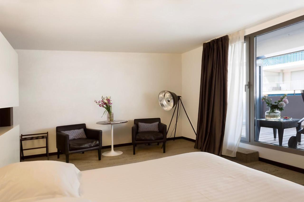 Deluxe Double Room Terrace Street View
