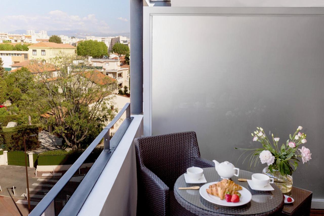 Deluxe Double Room Terrace Street View