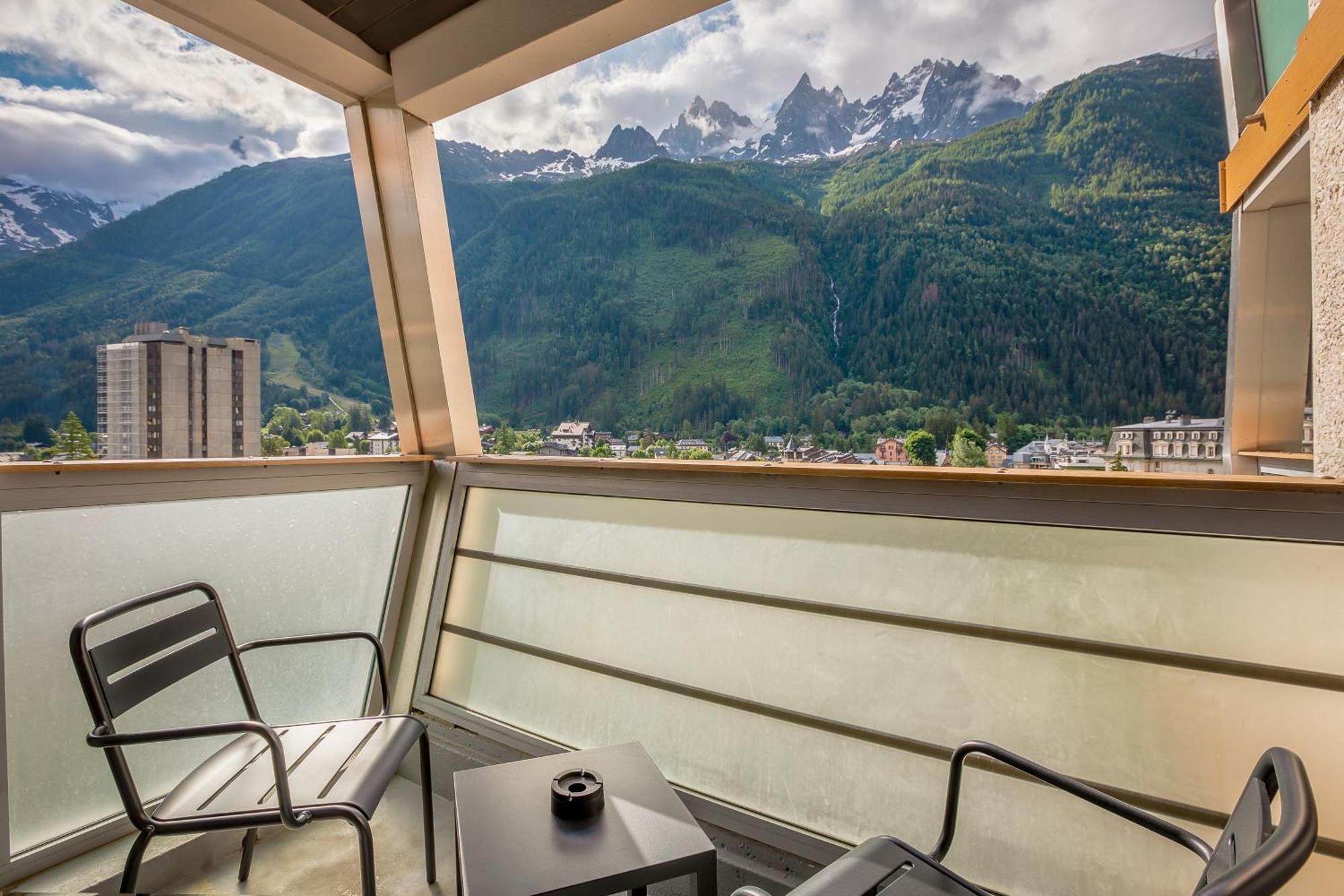 Superior Room Balcony – Mont-Blanc Massif View
