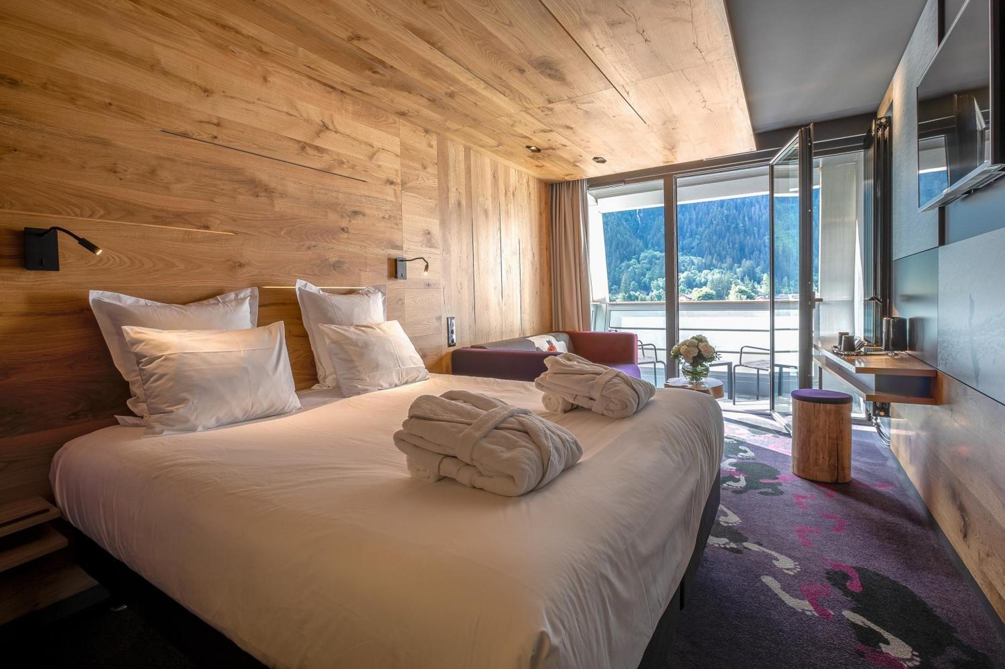 Superior Room Sofa Balcony – Mont-Blanc Massif View
