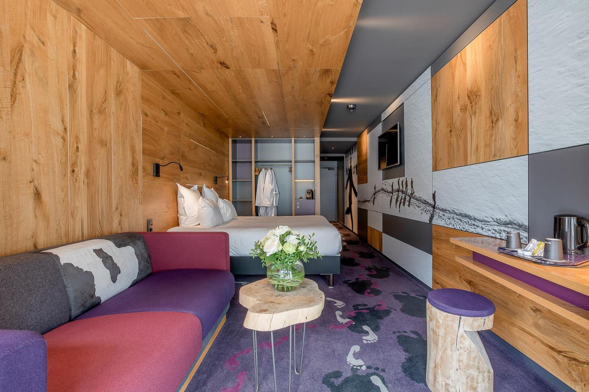 Superior Room Sofa Balcony – Mont-Blanc Massif View