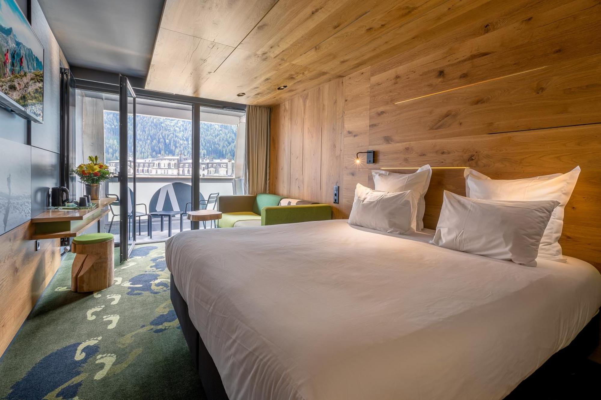 Superior Room Sofa Balcony – Mont-Blanc Massif View