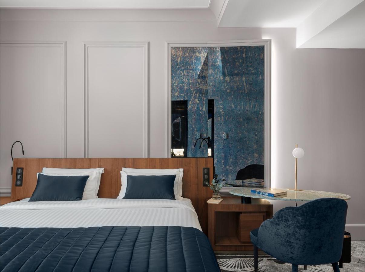 Signature Room One King Bed