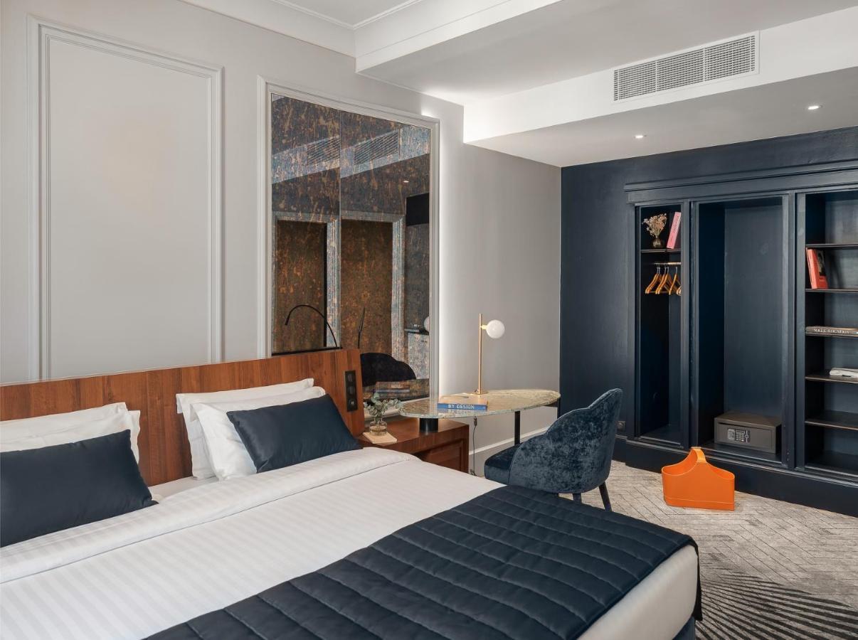 Signature Room One King Bed