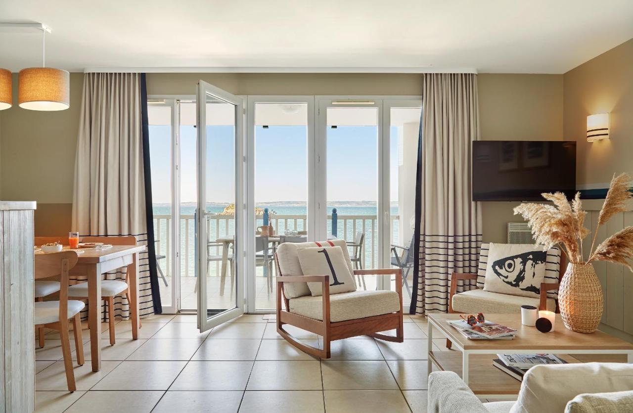 One-Bedroom Apartment Sleeping Alcove Terrace or Balcony Open Sea View Seafront