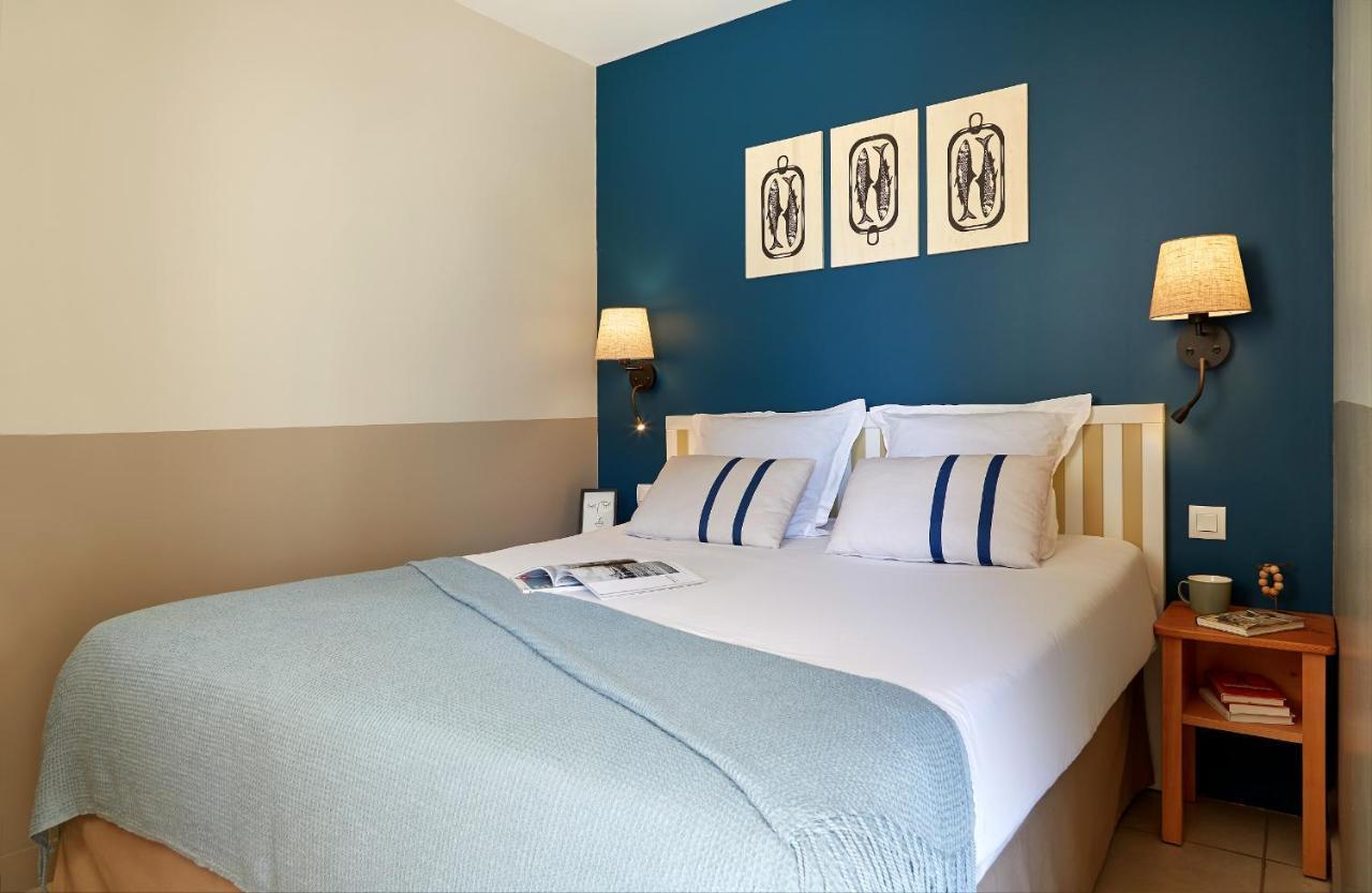 One-Bedroom Apartment Sleeping Alcove Terrace or Balcony Open Sea View Seafront