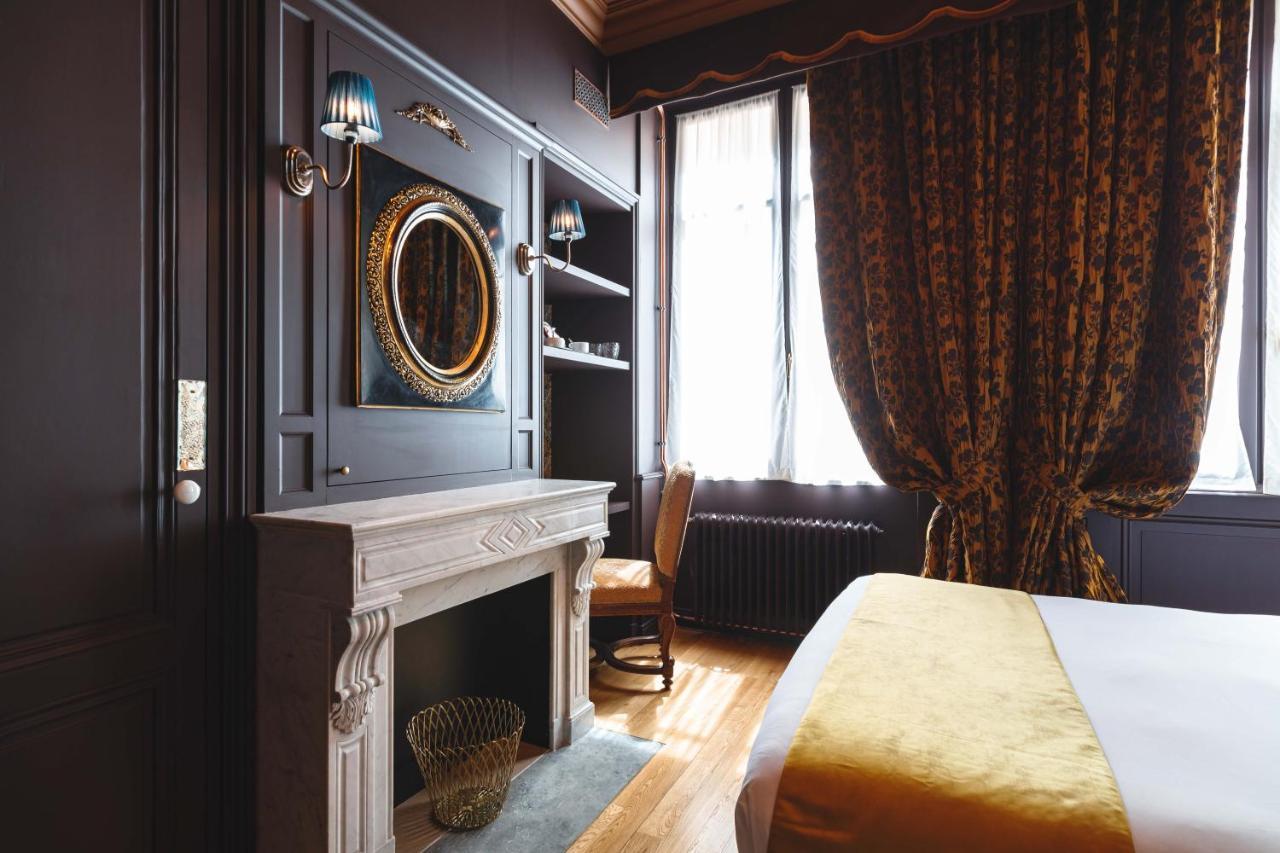 Deluxe Queen Room Boudoir