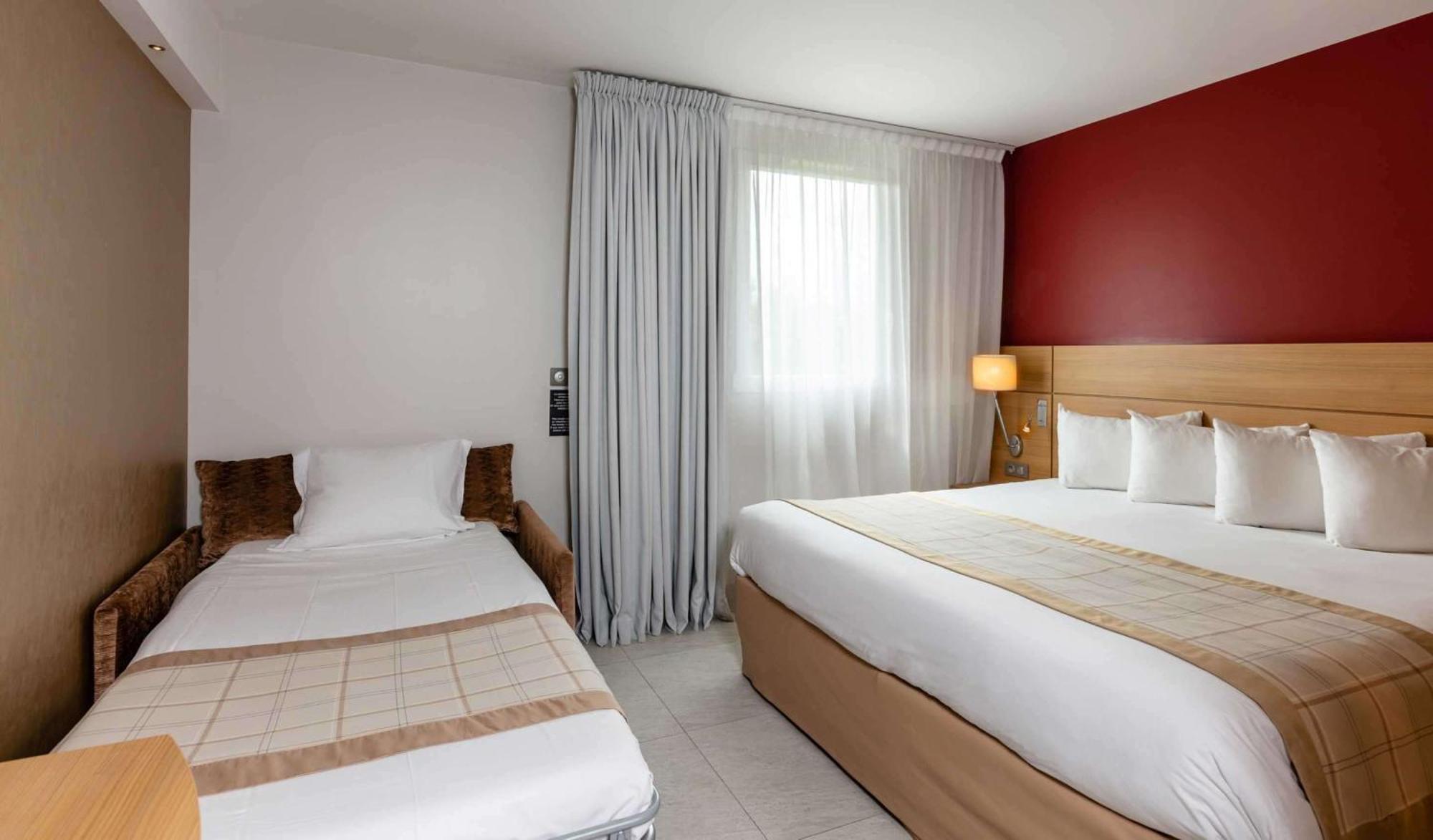 Small Triple Room with Queen Bed