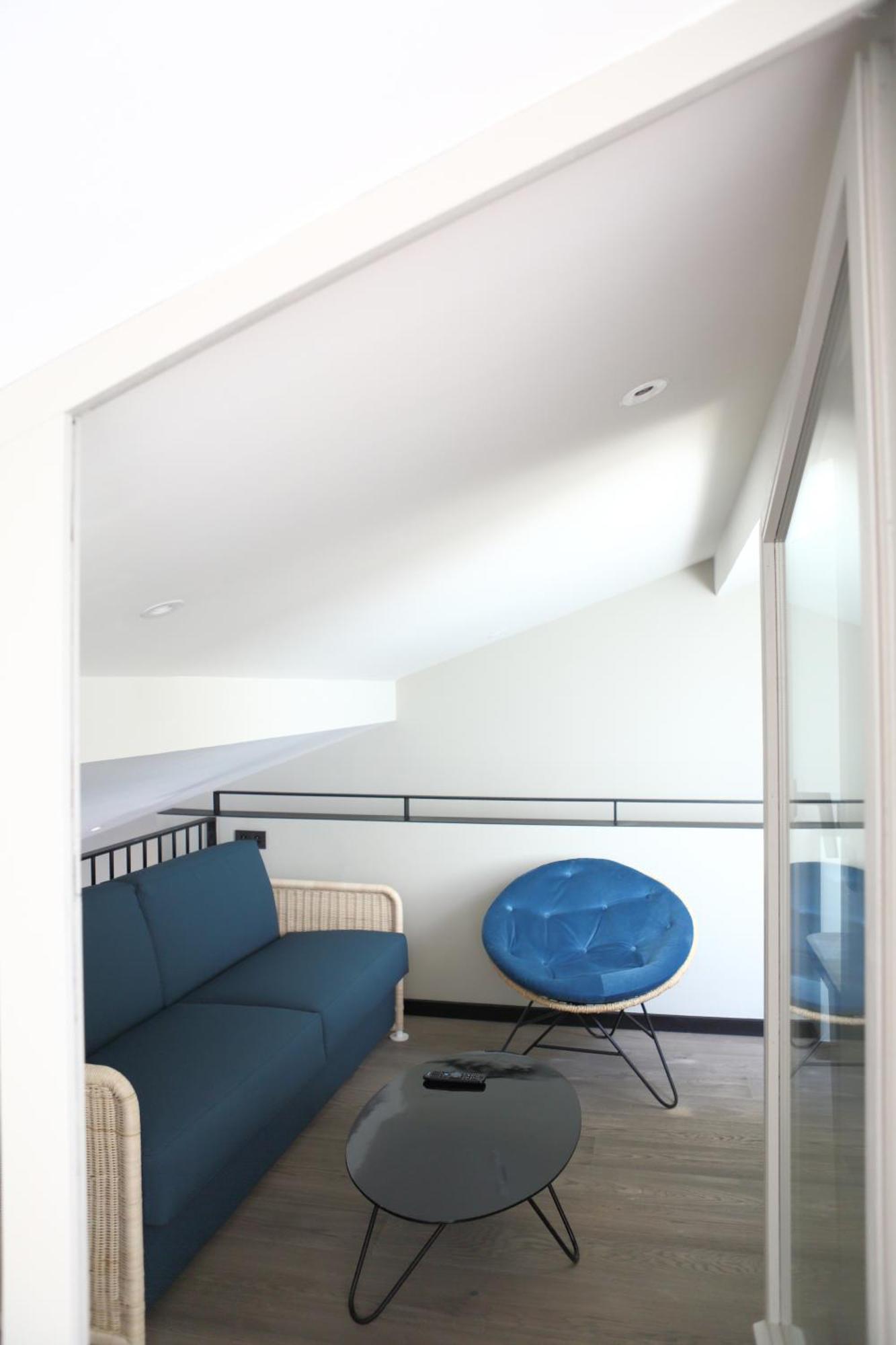 Family Room Mezzanine Sofa Bed Living Room Non-Smoking