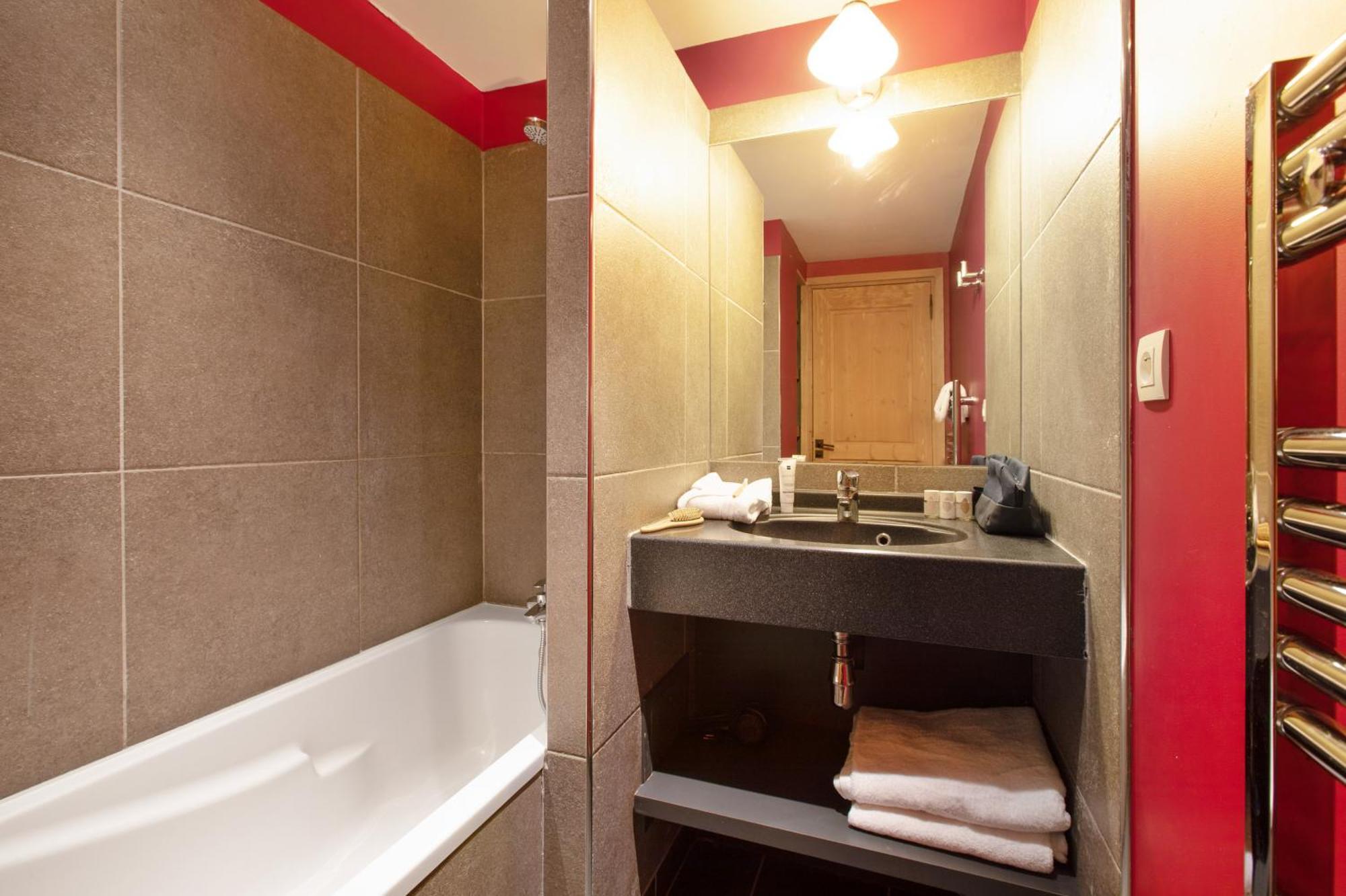 One-Bedroom Apartment Sleeping Alcove