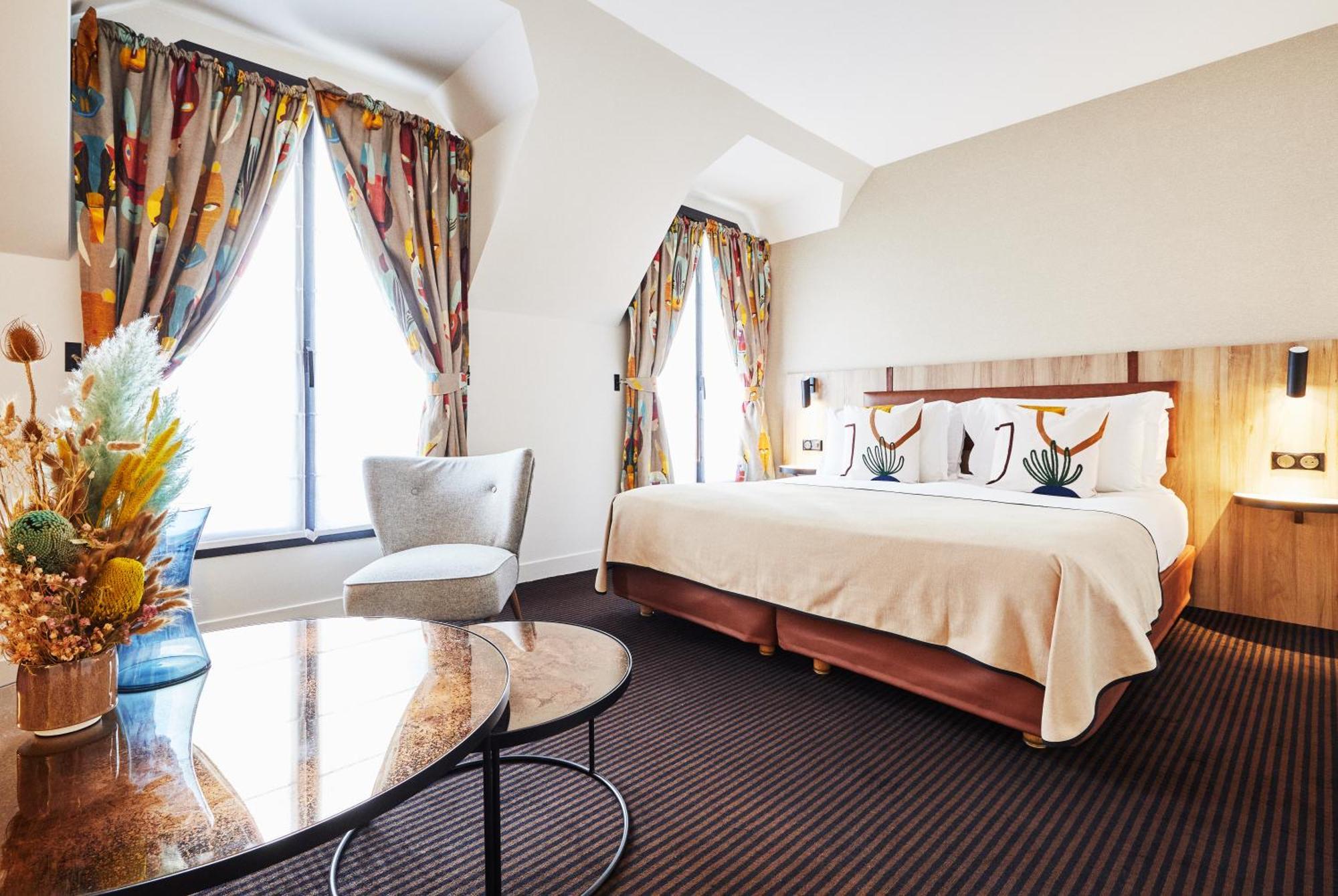 Junior Suite Eiffel Tower View