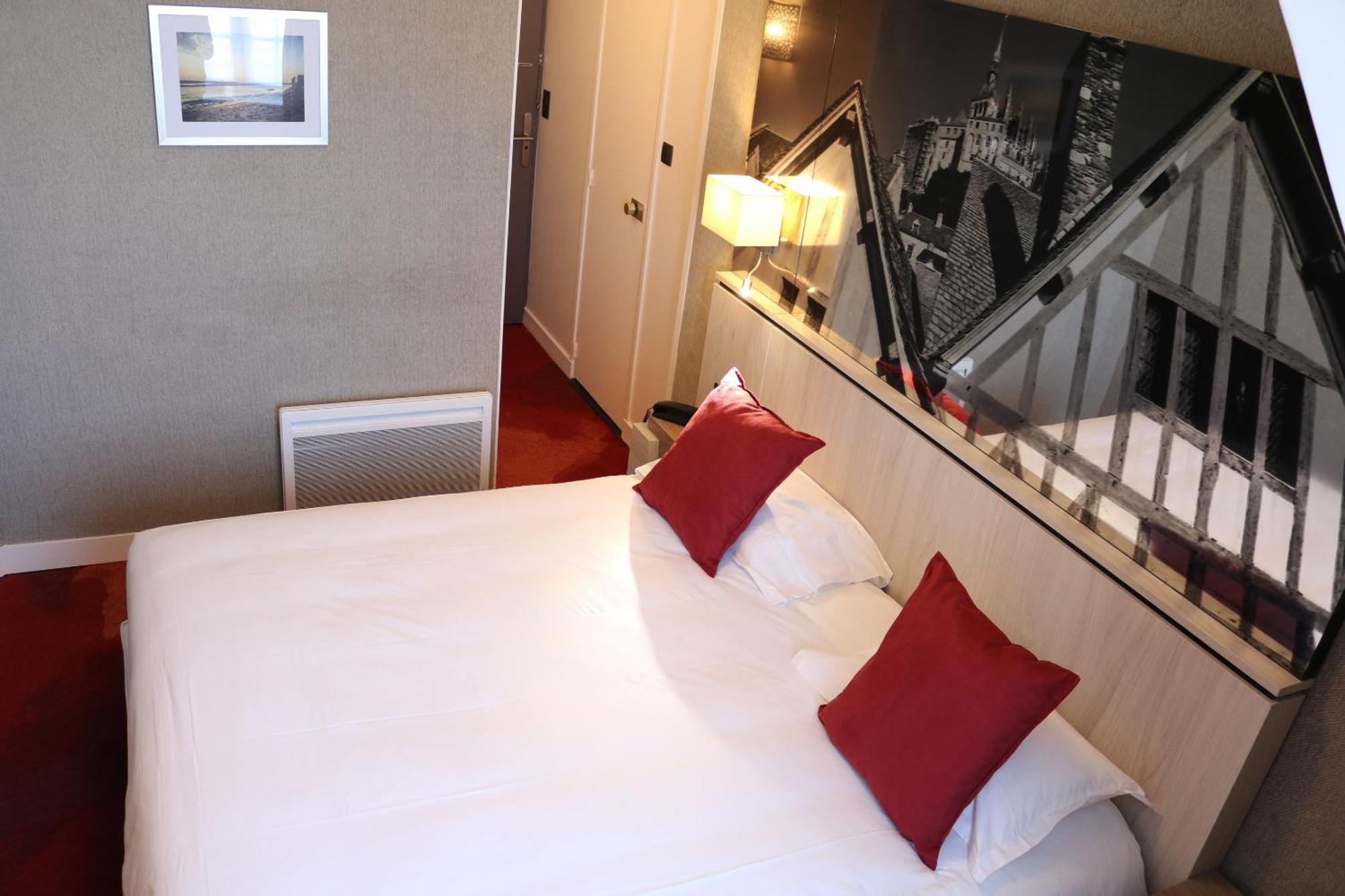 Double or Twin Room views of Mont-Saint-Michel Bay Main Building
