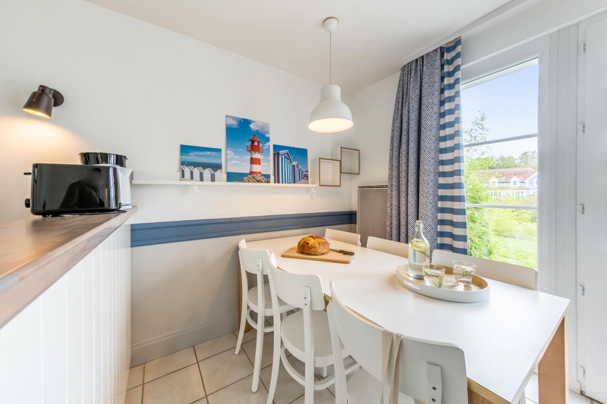 Two-Bedroom House Terrace Maisons de la Plage Area