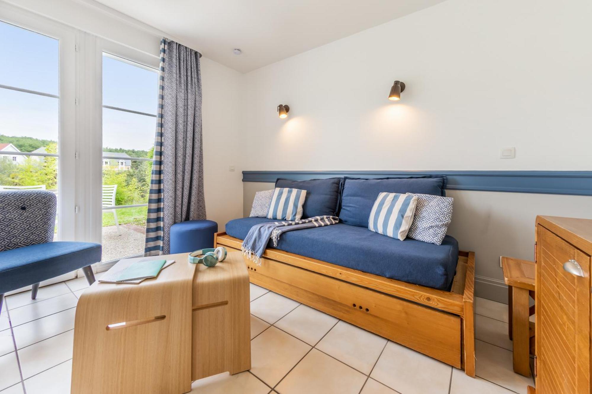 Two-Bedroom House Terrace Maisons de la Plage Area