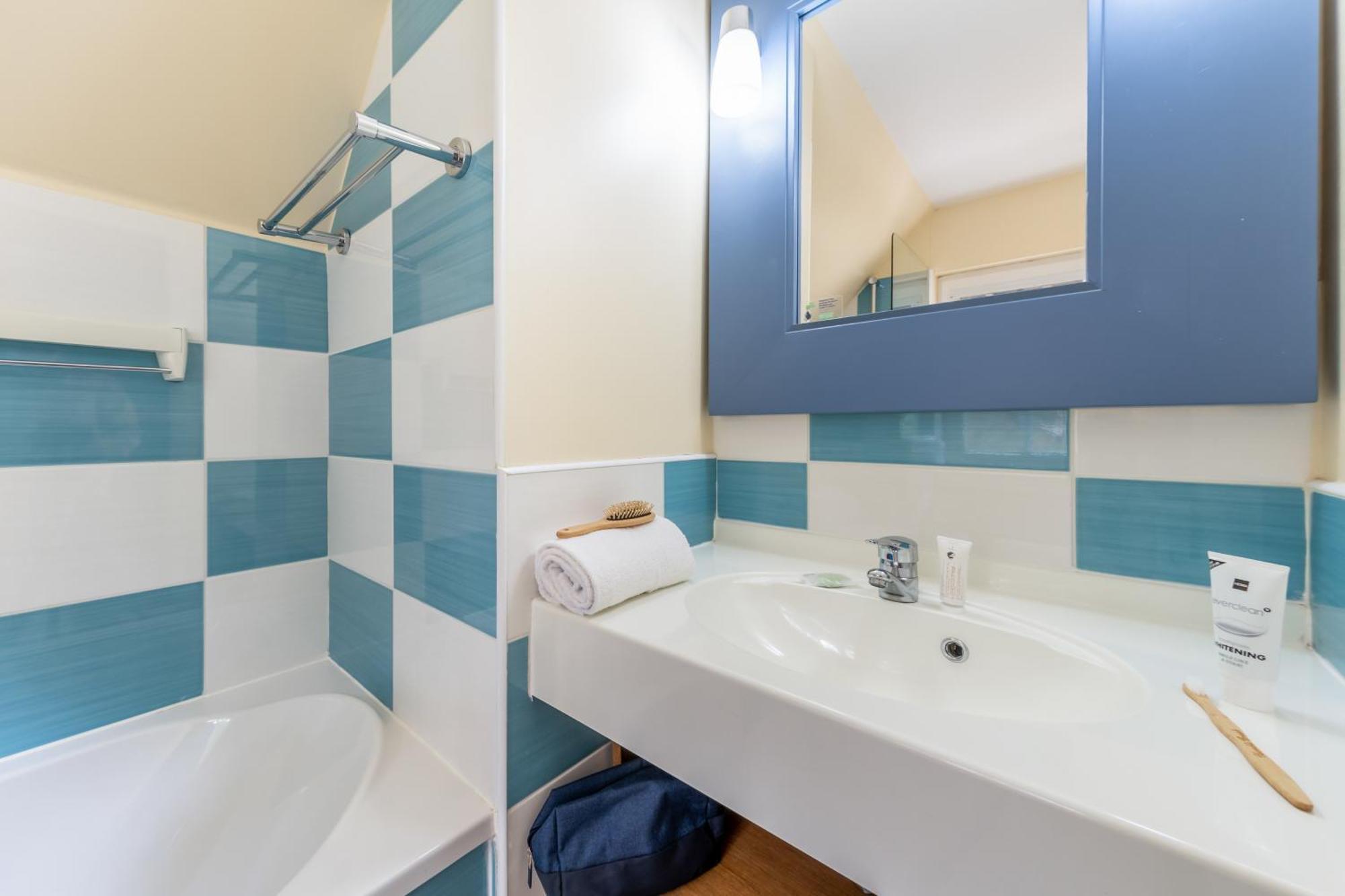 Two-Bedroom House Terrace Maisons de la Plage Area