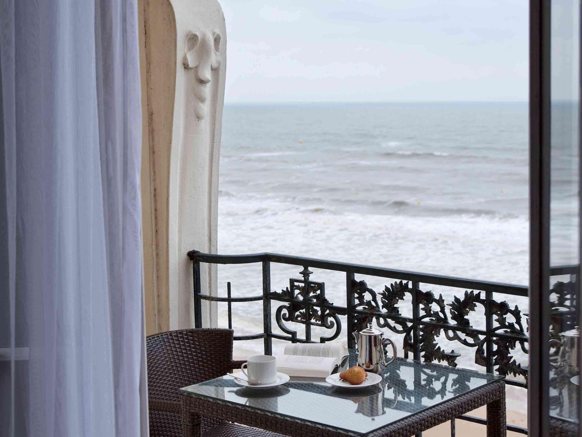 Deluxe tweepersoonskamer met balkon en uitzicht op zee