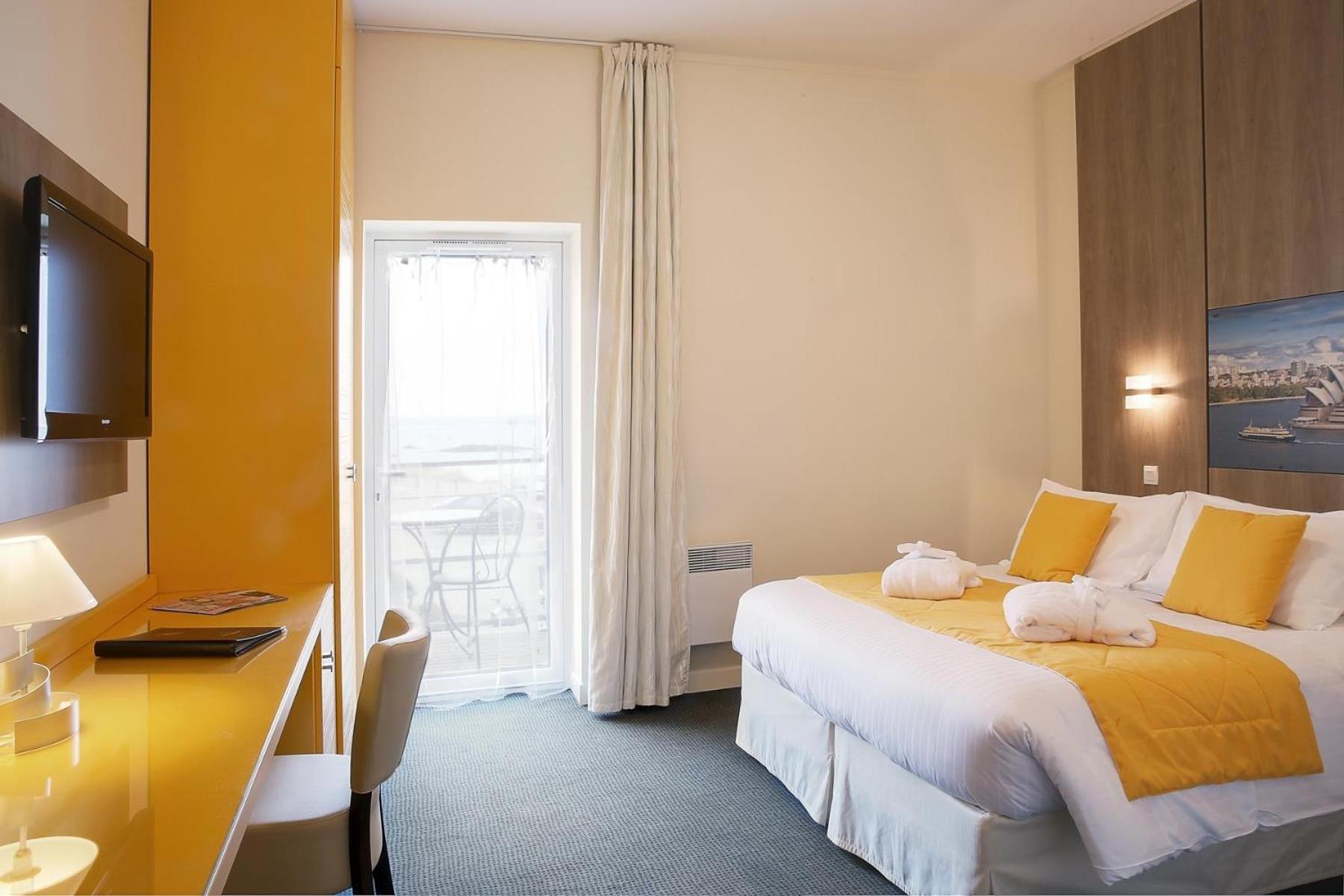 Superior Queen Room Lateral Sea View