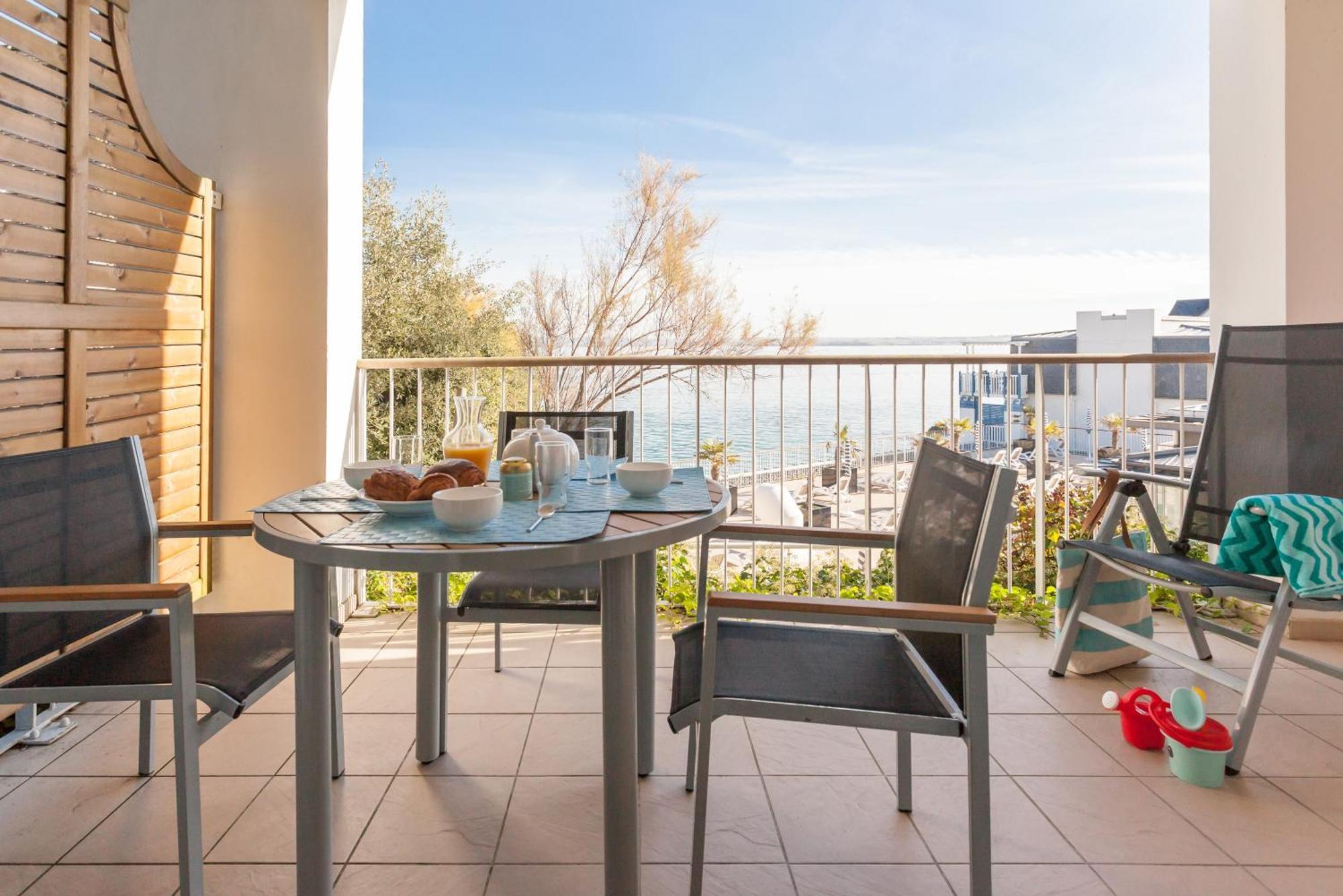 One-Bedroom Apartment Terrace or Balcony Sea View