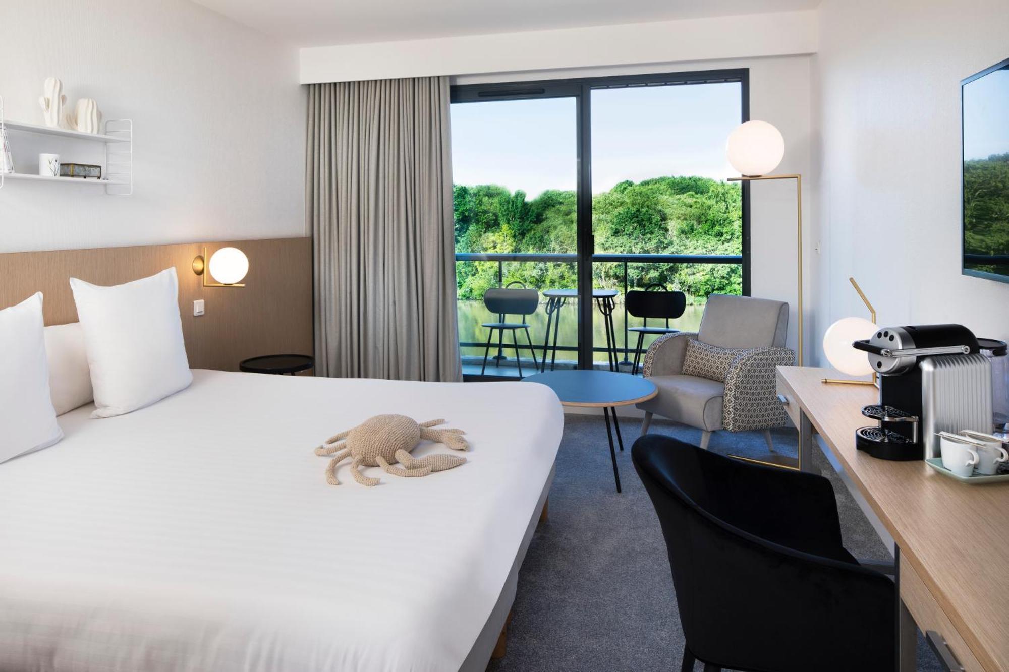 Deluxe Room Lake View