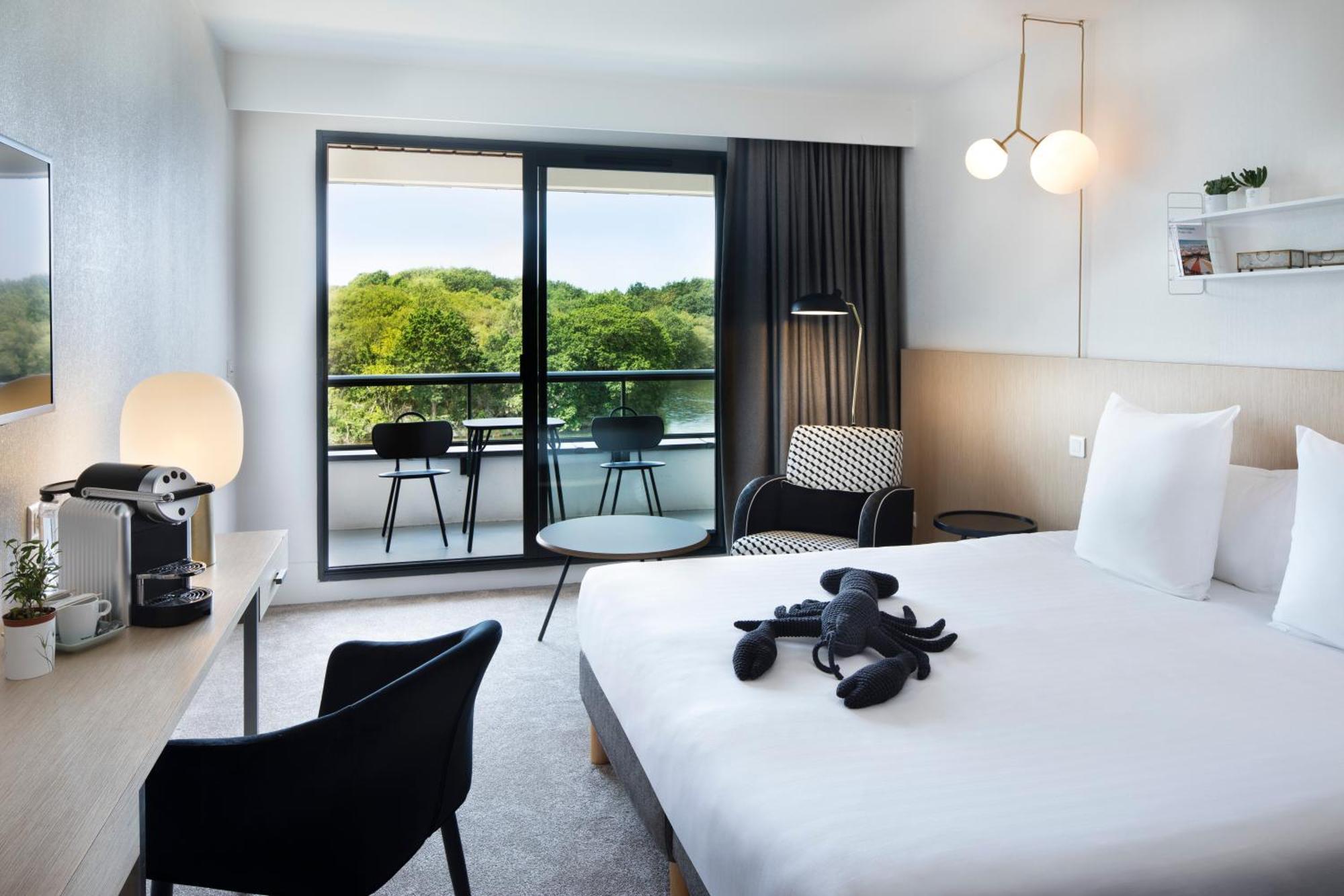 Deluxe Room Lake View
